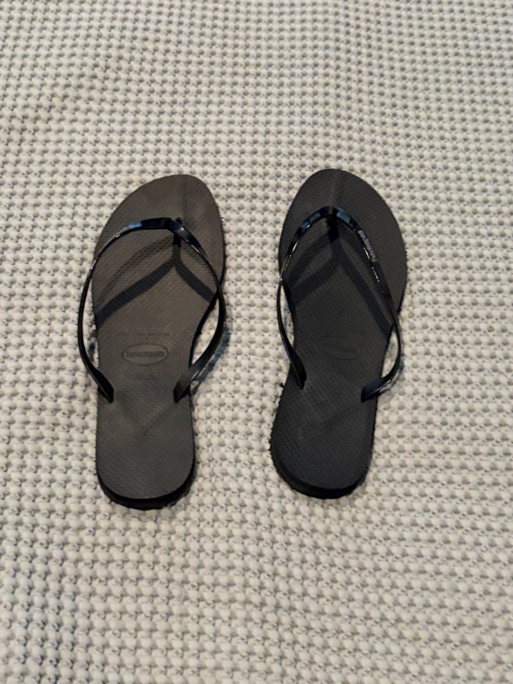 Havaianas Slim Flip Flops in Black - Picture 2 of 4